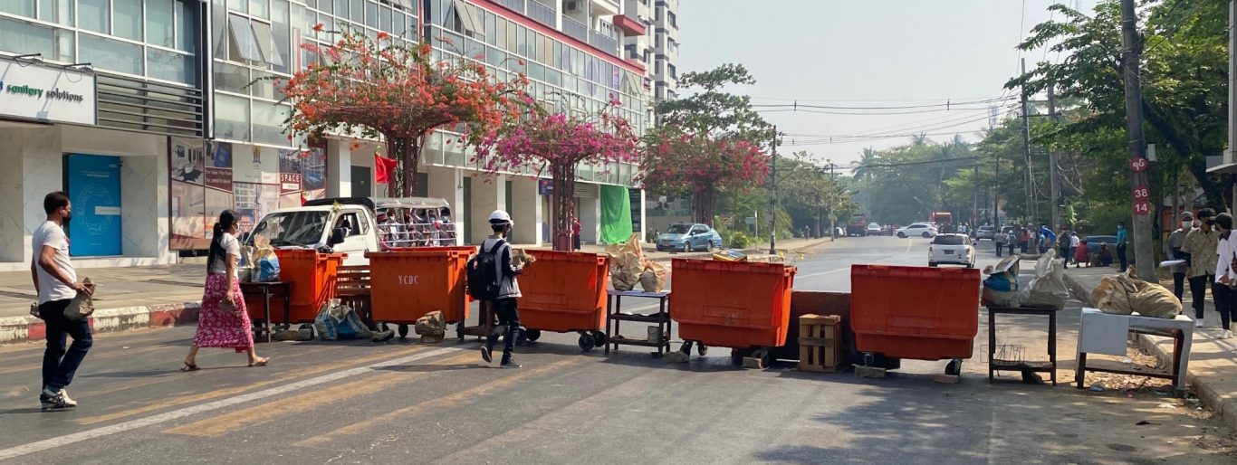 Generation-Barrikaden in Yangon 2021